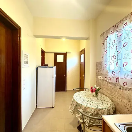 Adriana Studios, 300 Metres From The * Perivólion